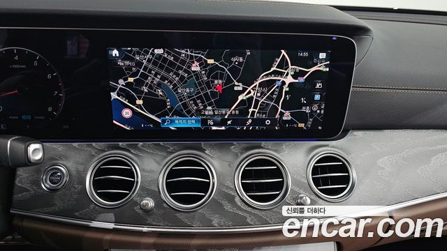 Mercedes-Benz E-Class 2023 — photo 20