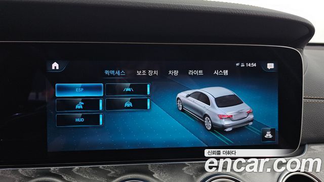 Mercedes-Benz E-Class 2023 — photo 22