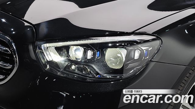 Mercedes-Benz E-Class 2023 — photo 8