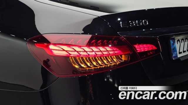 Mercedes-Benz E-Class 2023 — photo 9