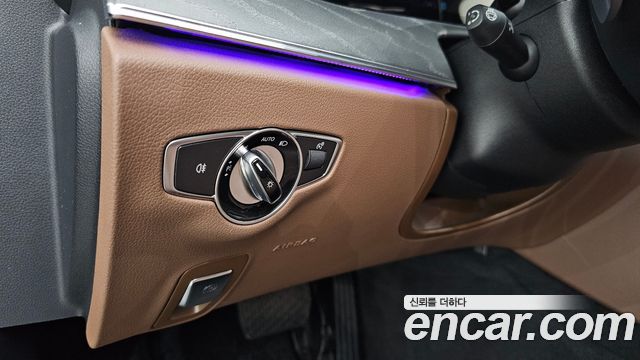 Mercedes-Benz E-Class 2023 — photo 28