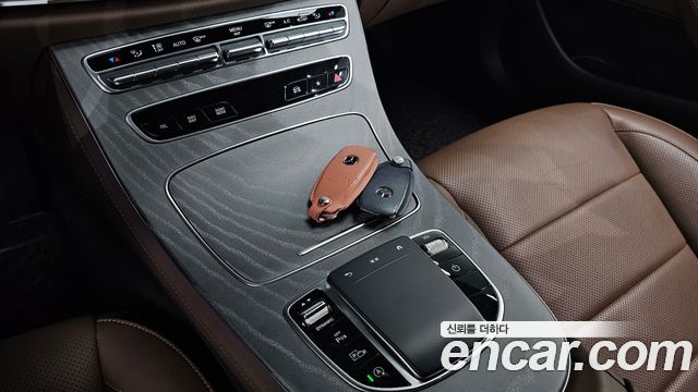 Mercedes-Benz E-Class 2023 — photo 31