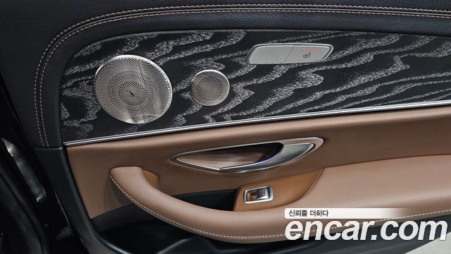 Mercedes-Benz E-Class 2023 — photo 33