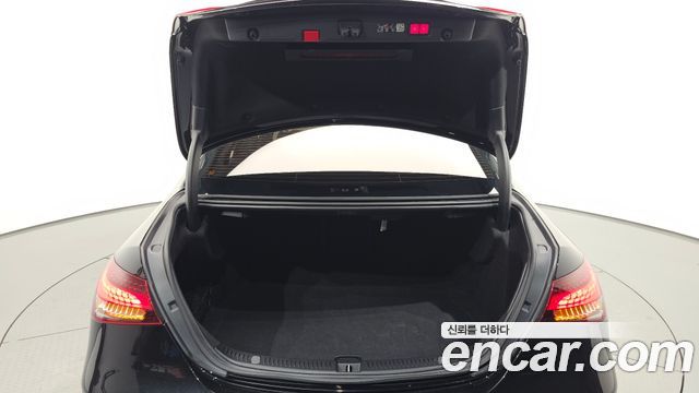 Mercedes-Benz E-Class 2023 — photo 34