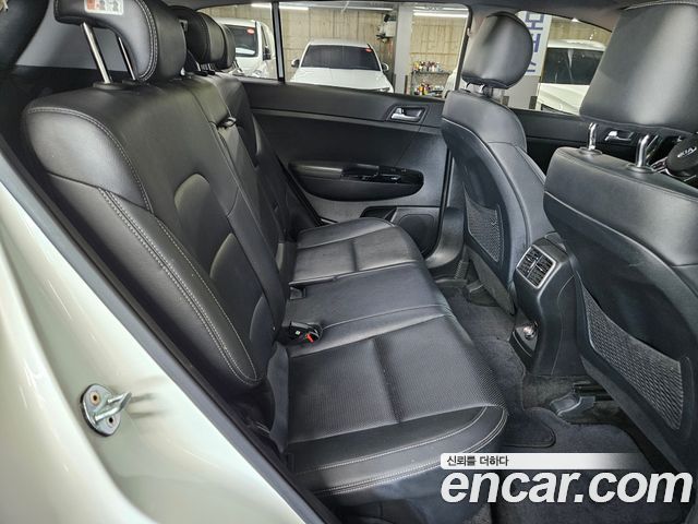 Kia Sportage 2018 — photo 16