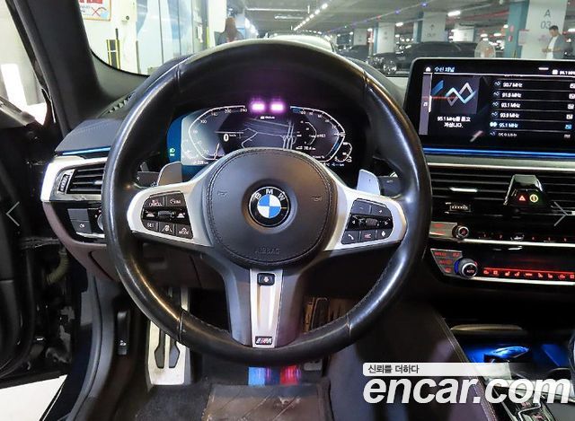BMW 5-Series 2021 — photo 8