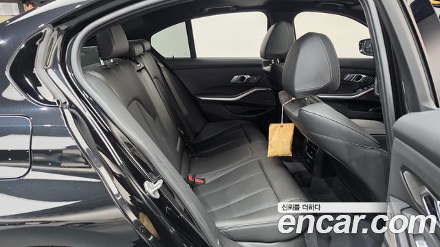 BMW 3-Series 2025 — photo 17