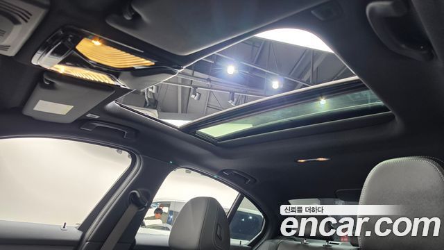BMW 3-Series 2025 — photo 25