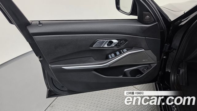 BMW 3-Series 2025 — photo 14