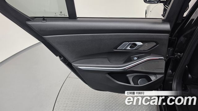 BMW 3-Series 2025 — photo 15