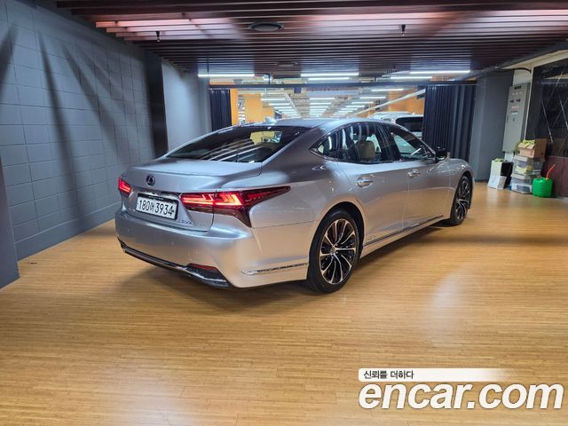 Lexus LS 2022 — photo 2