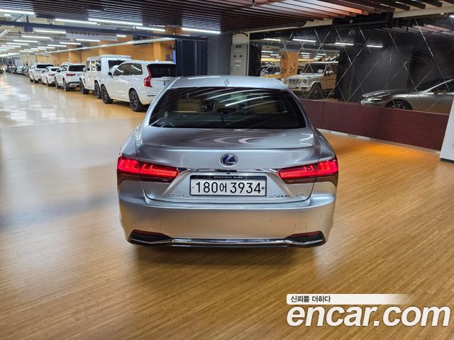 Lexus LS 2022 — photo 4