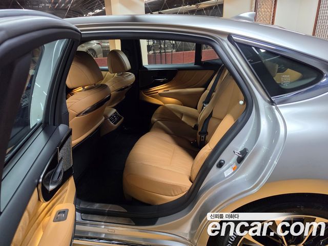 Lexus LS 2022 — photo 12