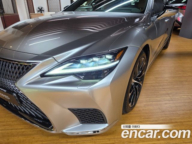 Lexus LS 2022 — photo 18
