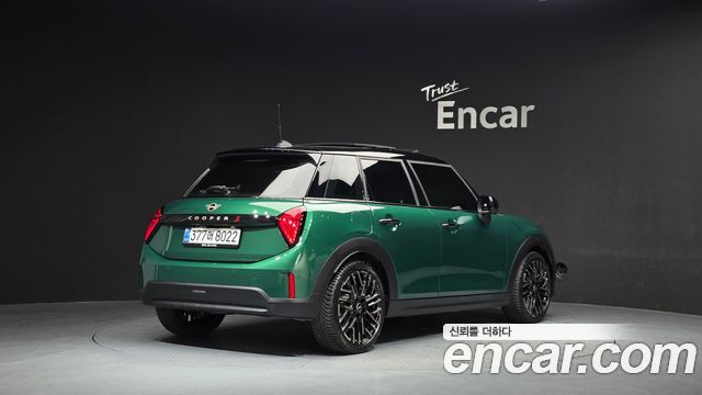 Mini Cooper 2025 — photo 2