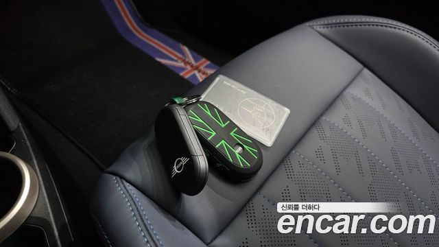 Mini Cooper 2025 — photo 21