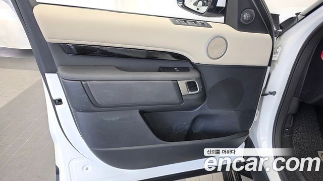 Land Rover Discovery 2020 — photo 14
