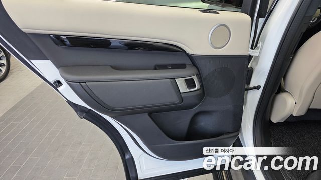 Land Rover Discovery 2020 — photo 15