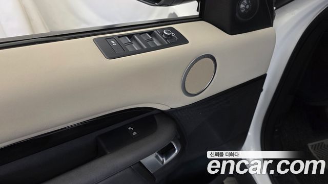 Land Rover Discovery 2020 — photo 30