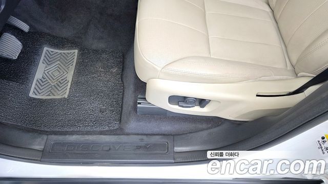 Land Rover Discovery 2020 — photo 31