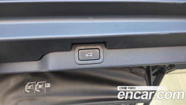 Land Rover Discovery 2020 — photo 32