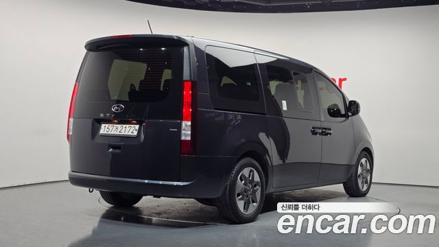 Hyundai Staria 2022 — photo 2
