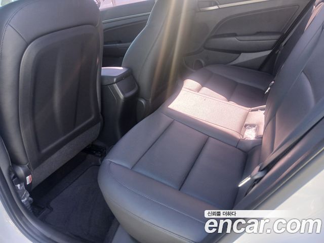 Hyundai AVANTE 2018 — photo 8
