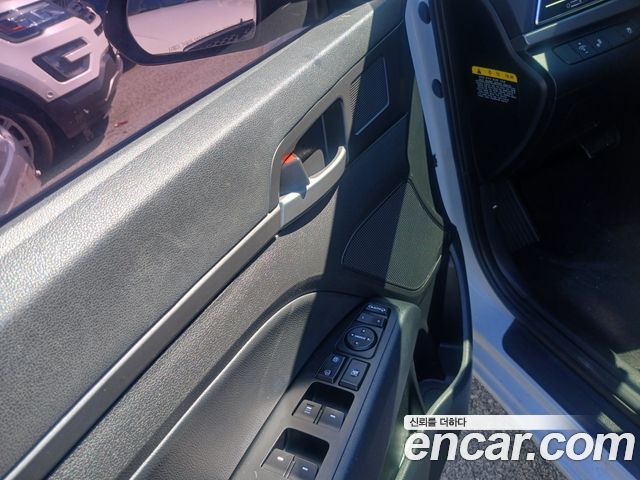 Hyundai AVANTE 2018 — photo 10