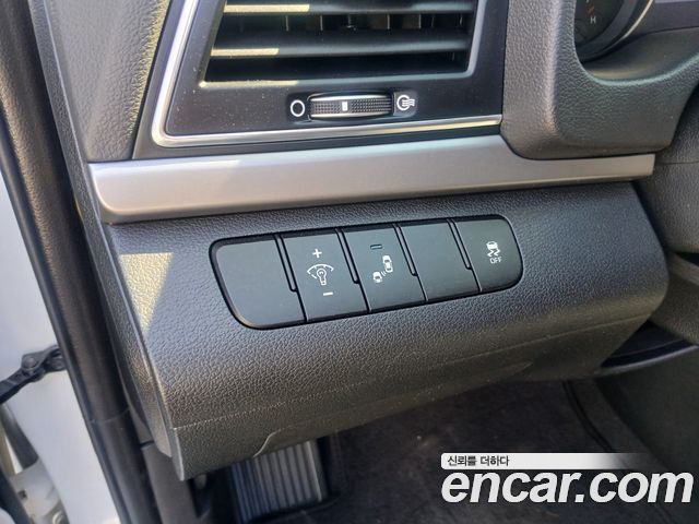 Hyundai AVANTE 2018 — photo 14