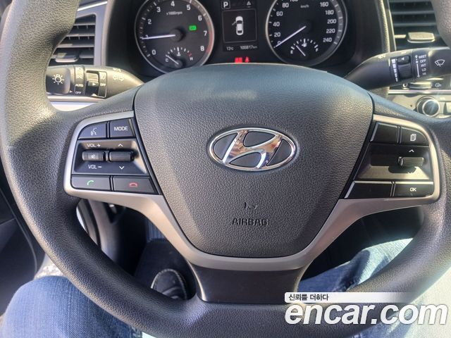 Hyundai AVANTE 2018 — photo 16