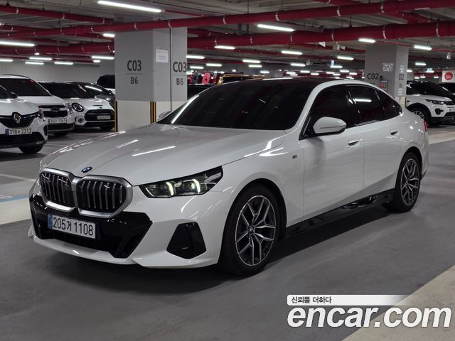 BMW 5-Series 2025 — photo 1