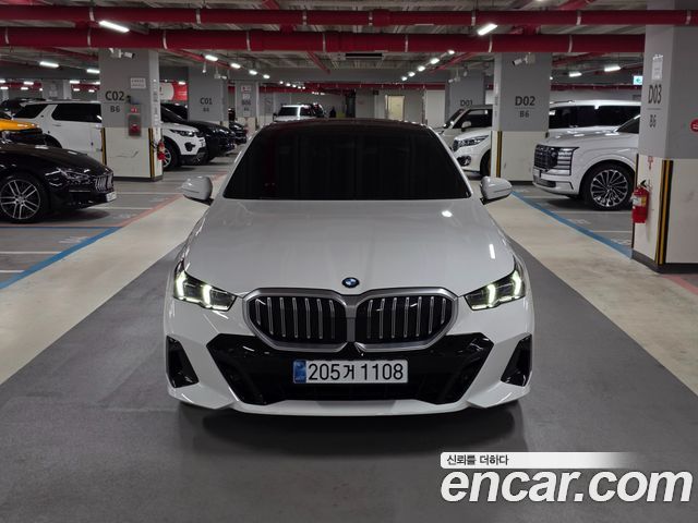 BMW 5-Series 2025 — photo 3