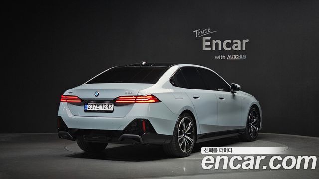 BMW 5-Series 2024 — photo 2