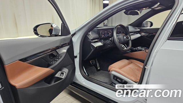 BMW 5-Series 2024 — photo 13
