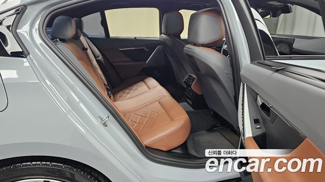 BMW 5-Series 2024 — photo 17