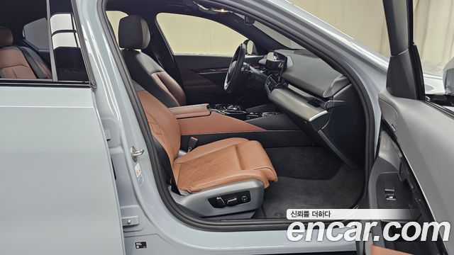 BMW 5-Series 2024 — photo 16