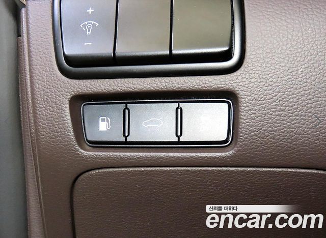 Kia K7 2016 — photo 17