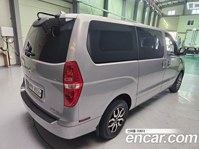 Hyundai Starex 2017 — photo 2