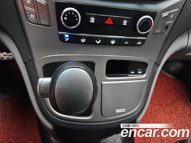 Hyundai Starex 2017 — photo 9