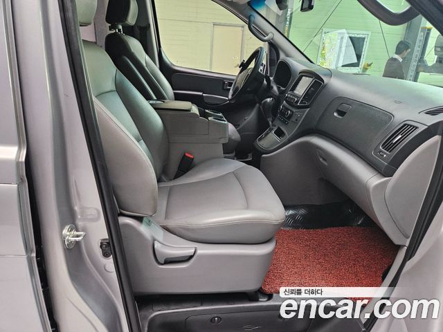 Hyundai Starex 2017 — photo 10