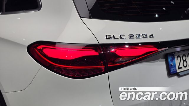 Mercedes-Benz GLC-Class 2023 — photo 9
