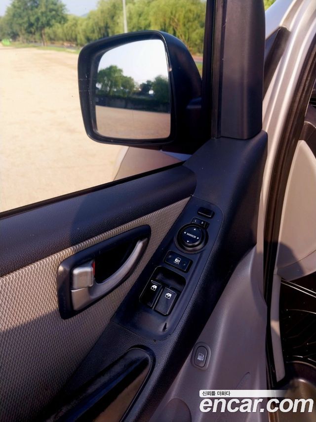 Hyundai Starex 2011 — photo 17