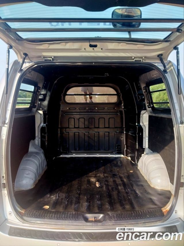 Hyundai Starex 2011 — photo 19