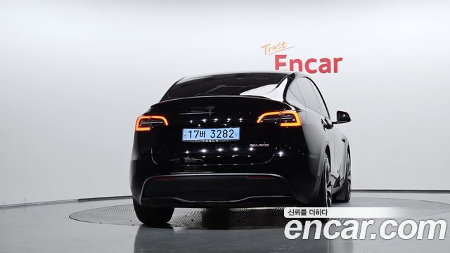 Tesla Model Y 2023 — photo 4