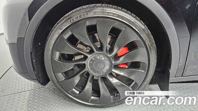 Tesla Model Y 2023 — photo 5