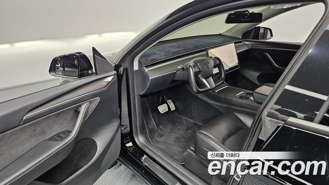 Tesla Model Y 2023 — photo 13