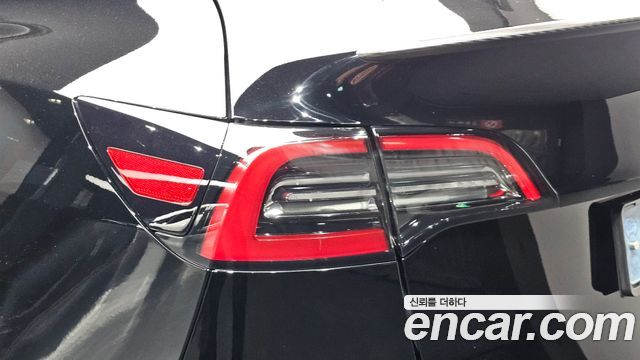 Tesla Model Y 2023 — photo 9