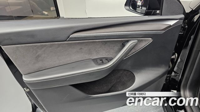 Tesla Model Y 2023 — photo 14