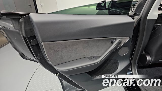 Tesla Model Y 2023 — photo 15