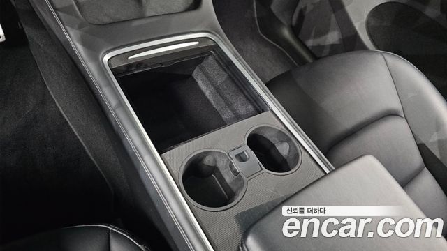 Tesla Model Y 2023 — photo 28
